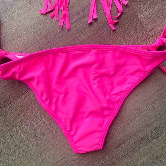 Hot Pink Fringe Bikini Set 👙 - Picture 3 of 4